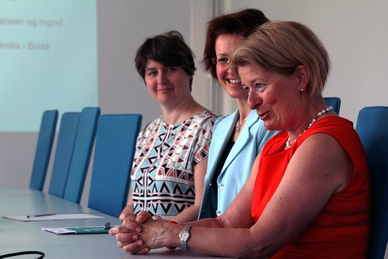 Husebekk A universitetslærere ingeniør Bodø 0617 foto Per Jarl Elle.jpg UiT-rektor Anne Husebekk (t.h.), prodekan ved IVT-fakultetet ved UiT, Ragnhild J. Rensaa (t.v.) og studiestedskoordinator ved UiT i Bodø, Irina Vinogradova.